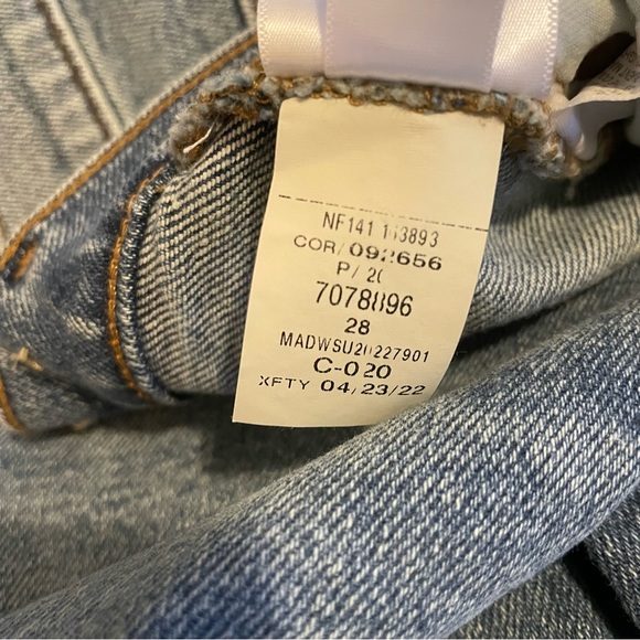 NWT Madewell Jeans The Girljean in Berryton Wash: Distressed Edition - Picture 7 of 16
